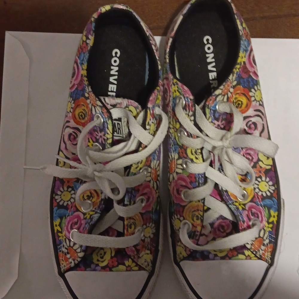 Girls sneakers